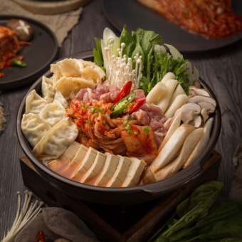 KIMCHI DUMPLING HOTPOT